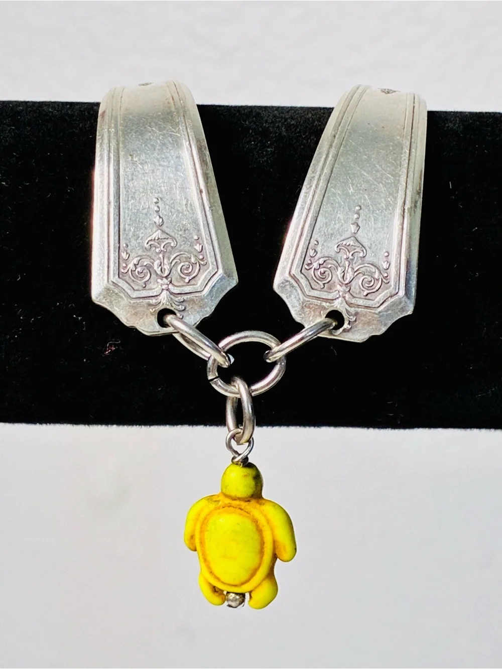Source Unknown style chain secure